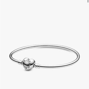 Pandora Moments Heart Clasp Bangle